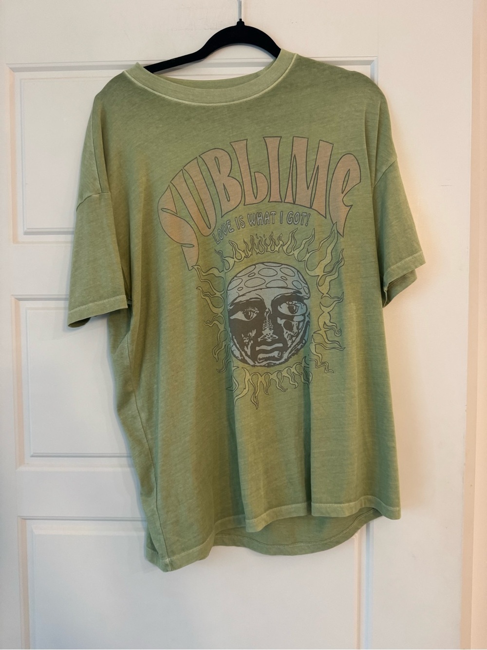 American Eagle band tee